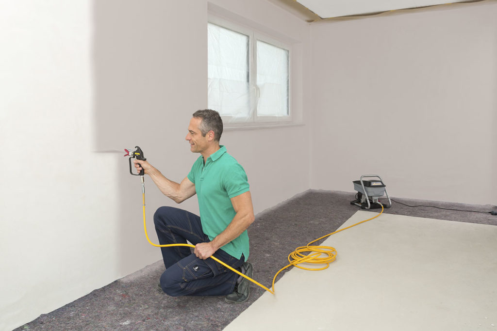 Painting a wall with a Wagner Airless Plus